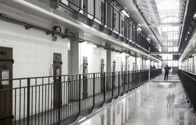 Maison d’arrêt de Bois-d’Arcy : la formation collégiale du référé libertés ordonne quatre mesures urgentes, à la demande de la Section française de l’observatoire international des prisons, de l’association pour la défense des droits des détenus et de vingt détenus.
