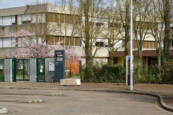 Interdiction des rassemblements de personnes aux abords de lycées de l’Essonne : rejet du recours de l’association Vigie liberté.