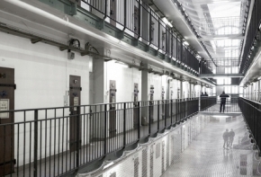 Maison d’arrêt de Bois-d’Arcy : la formation collégiale du référé libertés ordonne quatre mesures urgentes, à la demande de la Section française de l’observatoire international des prisons, de l’association pour la défense des droits des détenus et de vingt détenus.